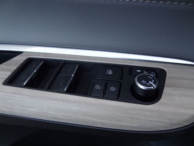 Thumbnail: 2023 Toyota Venza - 17