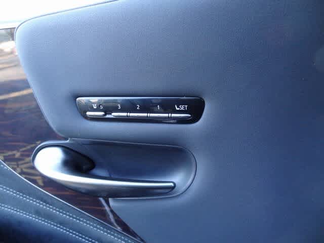 Thumbnail: 2022 Lexus LS - 25