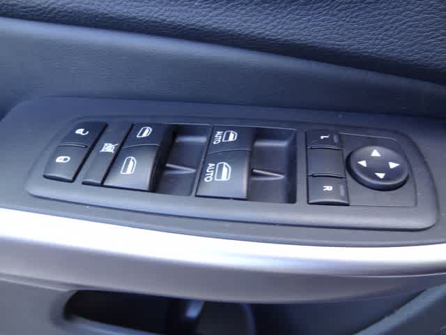 Thumbnail: 2019 Jeep Cherokee - 17