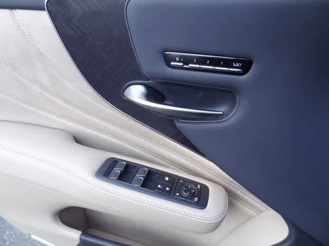 Thumbnail: 2025 Lexus LS - 18