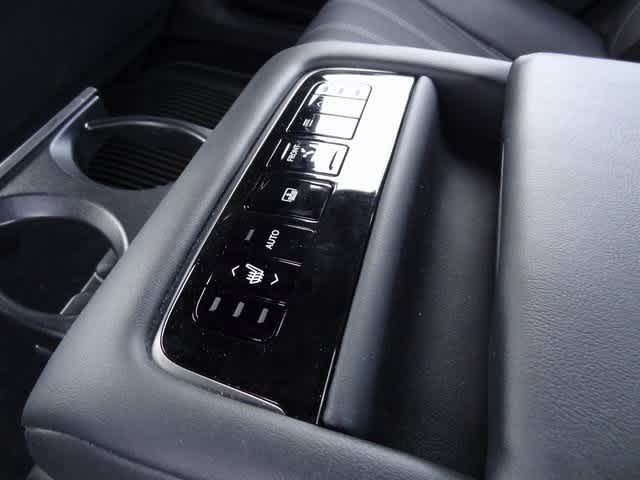 Thumbnail: 2022 Lexus LS - 18