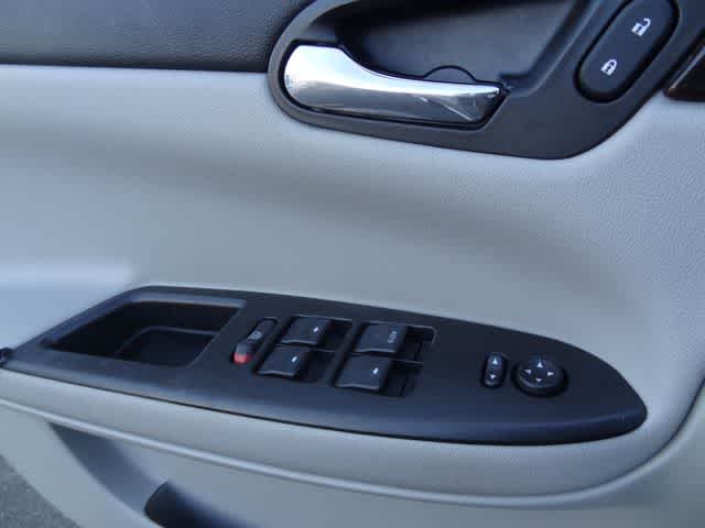 Thumbnail: 2014 Chevrolet Impala - 17