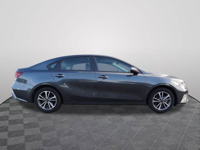 Thumbnail: 2023 Kia Forte - 4