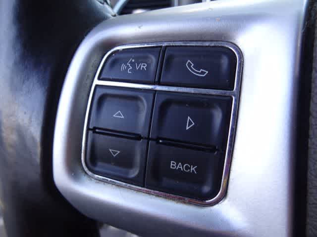 Thumbnail: 2014 Chrysler Town & Country - 19