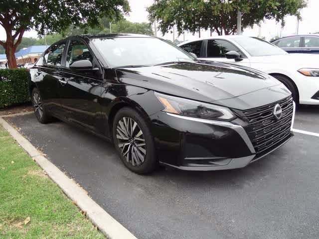 Thumbnail: 2023 Nissan Altima - 3