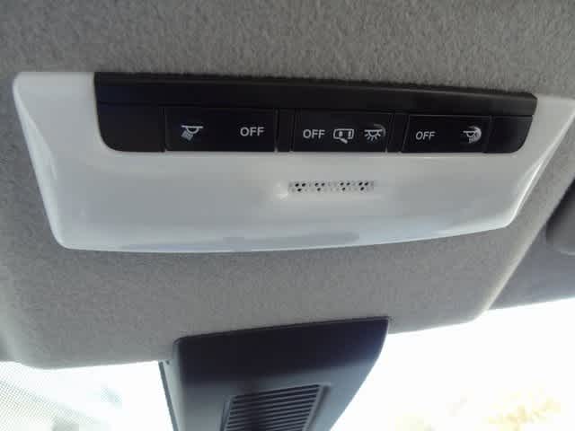 Thumbnail: 2023 Nissan Kicks - 32