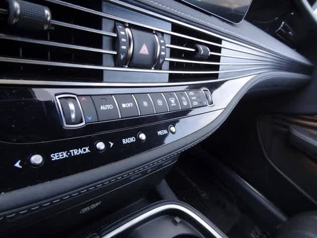 Thumbnail: 2022 Lexus LS - 9