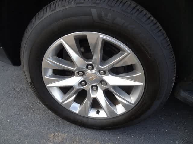 Thumbnail: 2022 Chevrolet Suburban - 14