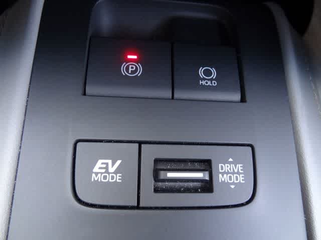 Thumbnail: 2023 Toyota Venza - 32