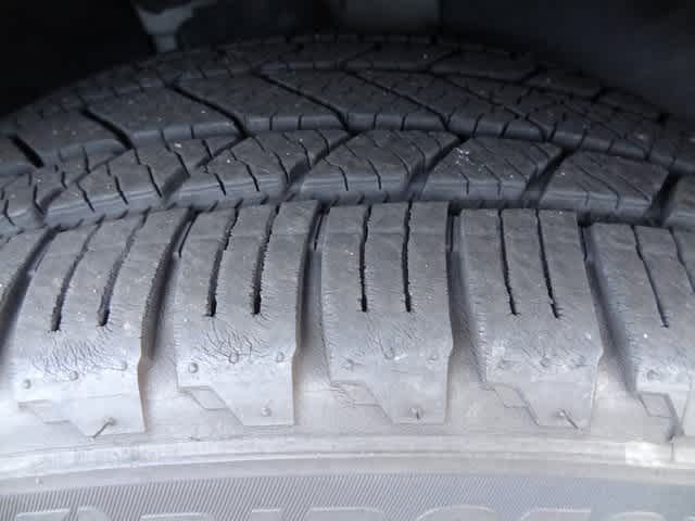 Thumbnail: 2018 Jaguar E-Pace - 16