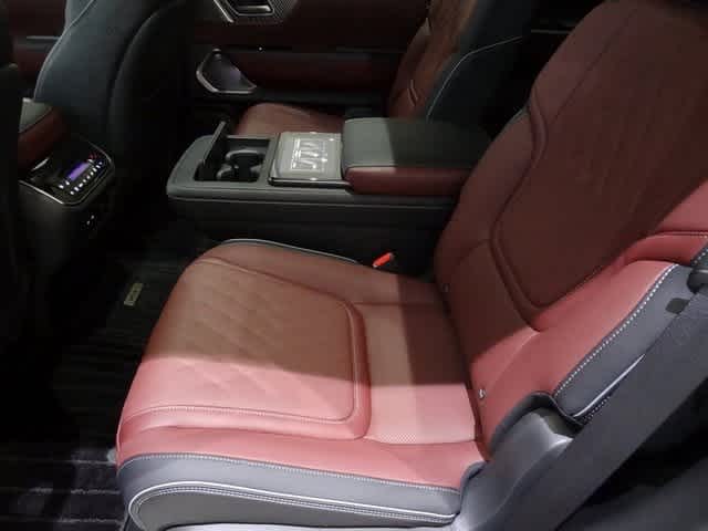 Thumbnail: 2026 INFINITI QX80 - 10