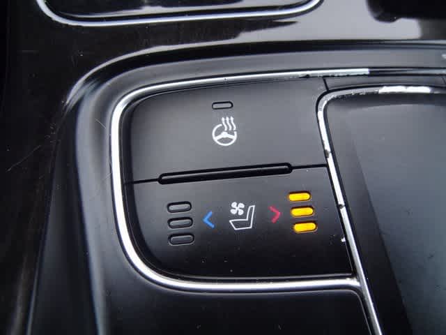 Thumbnail: 2016 Kia Cadenza - 34