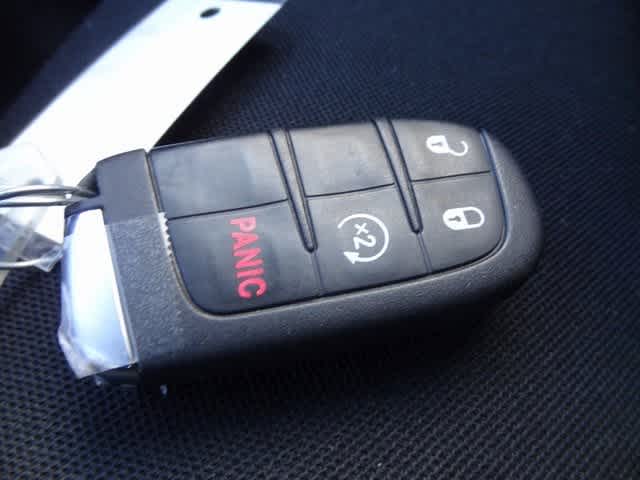 Thumbnail: 2018 Jeep Renegade - 30