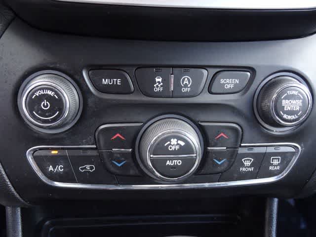 Thumbnail: 2019 Jeep Cherokee - 31