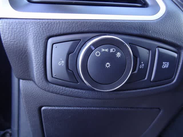 Thumbnail: 2022 Ford Edge - 17