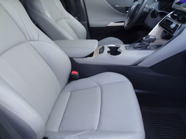 Thumbnail: 2023 Toyota Venza - 15