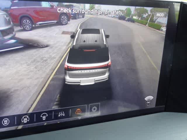 Thumbnail: 2026 INFINITI QX80 - 25