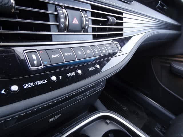 Thumbnail: 2022 Lexus LS - 12