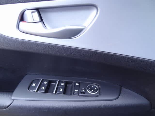 Thumbnail: 2023 Kia Forte - 14