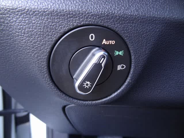 Thumbnail: 2024 Volkswagen Jetta - 16