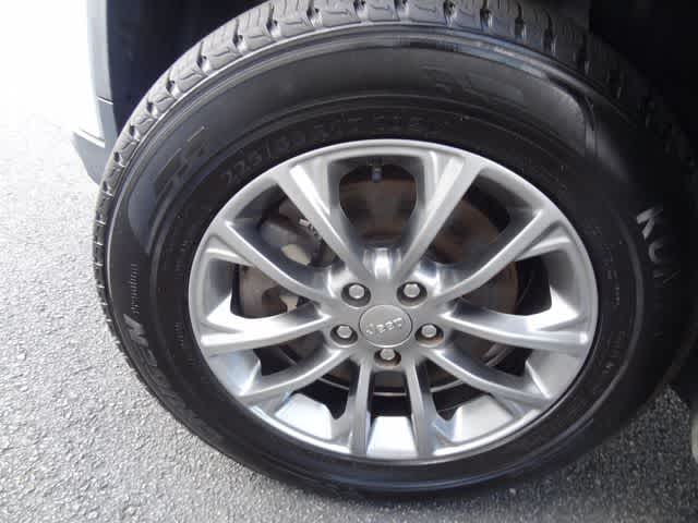 Thumbnail: 2019 Jeep Cherokee - 36