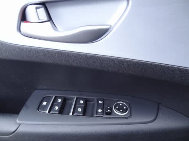 Thumbnail: 2023 Kia Forte - 13