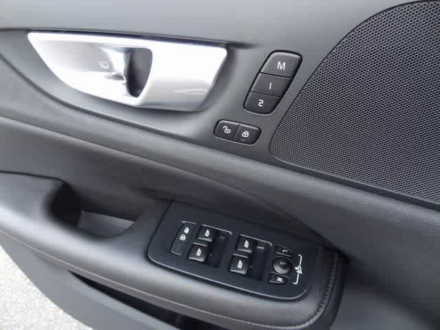 Thumbnail: 2024 Volvo S60 - 16