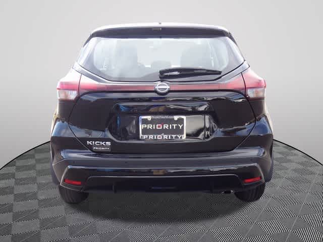 Thumbnail: 2023 Nissan Kicks - 3