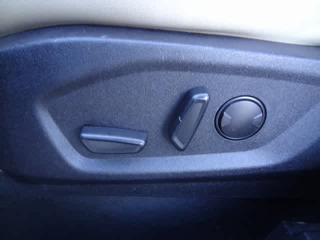 Thumbnail: 2022 Ford Edge - 7