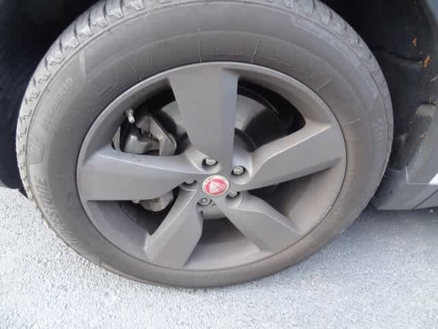 Thumbnail: 2018 Jaguar E-Pace - 14