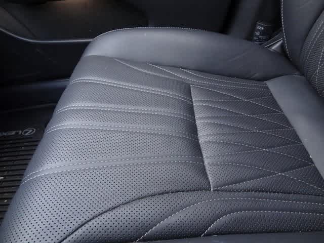 Thumbnail: 2022 Lexus LS - 14