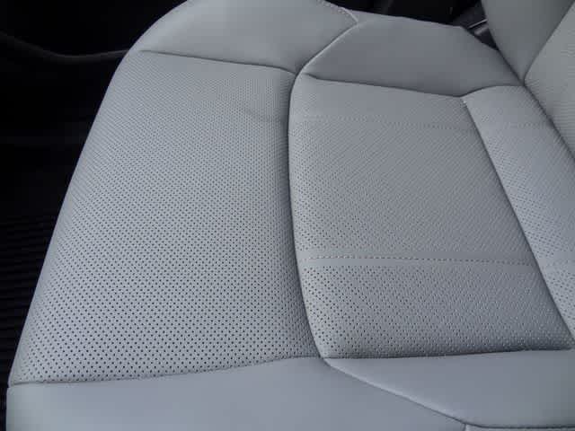 Thumbnail: 2023 Toyota Venza - 34