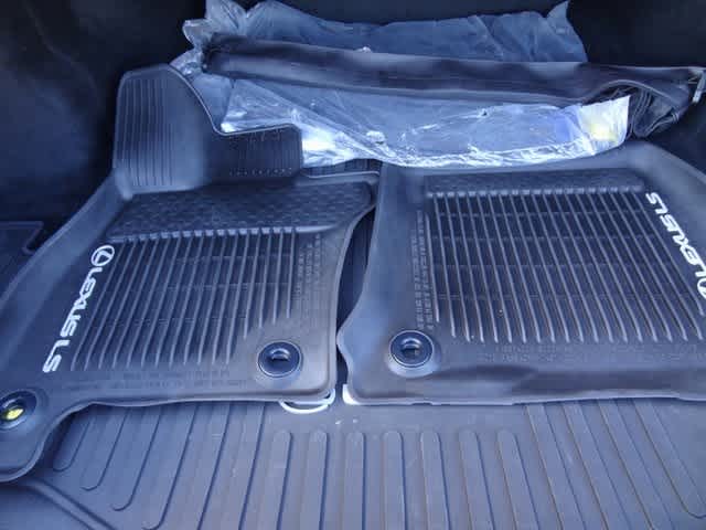 Thumbnail: 2022 Lexus LS - 16