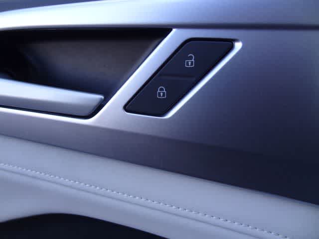 Thumbnail: 2025 Volkswagen Taos - 15