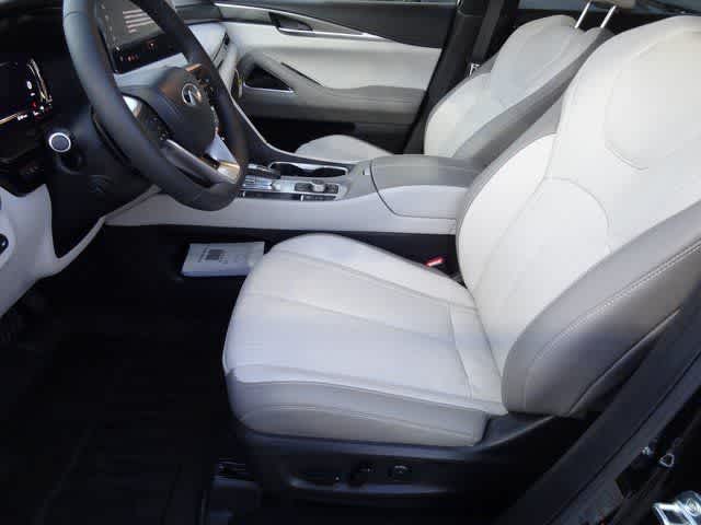 Thumbnail: 2026 INFINITI QX60 - 6