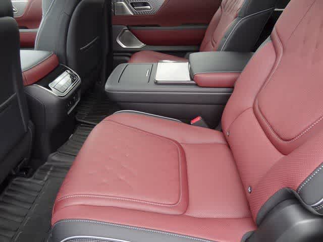 Thumbnail: 2026 INFINITI QX80 - 8