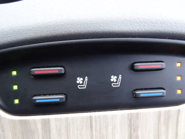 Thumbnail: 2023 Toyota Venza - 35