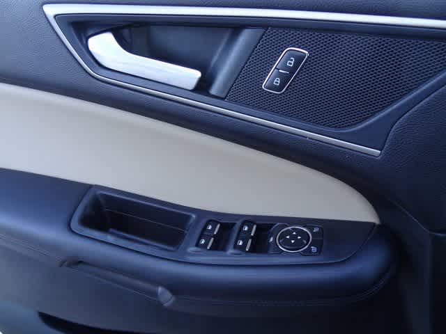 Thumbnail: 2022 Ford Edge - 16