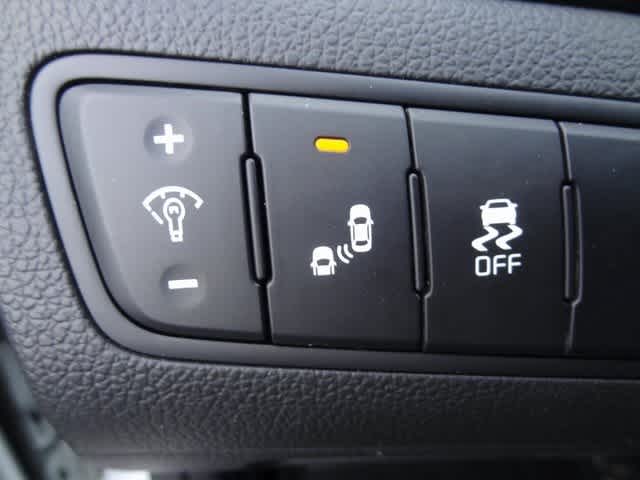 Thumbnail: 2016 Kia Cadenza - 18