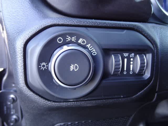 Thumbnail: 2019 Jeep Wrangler - 17