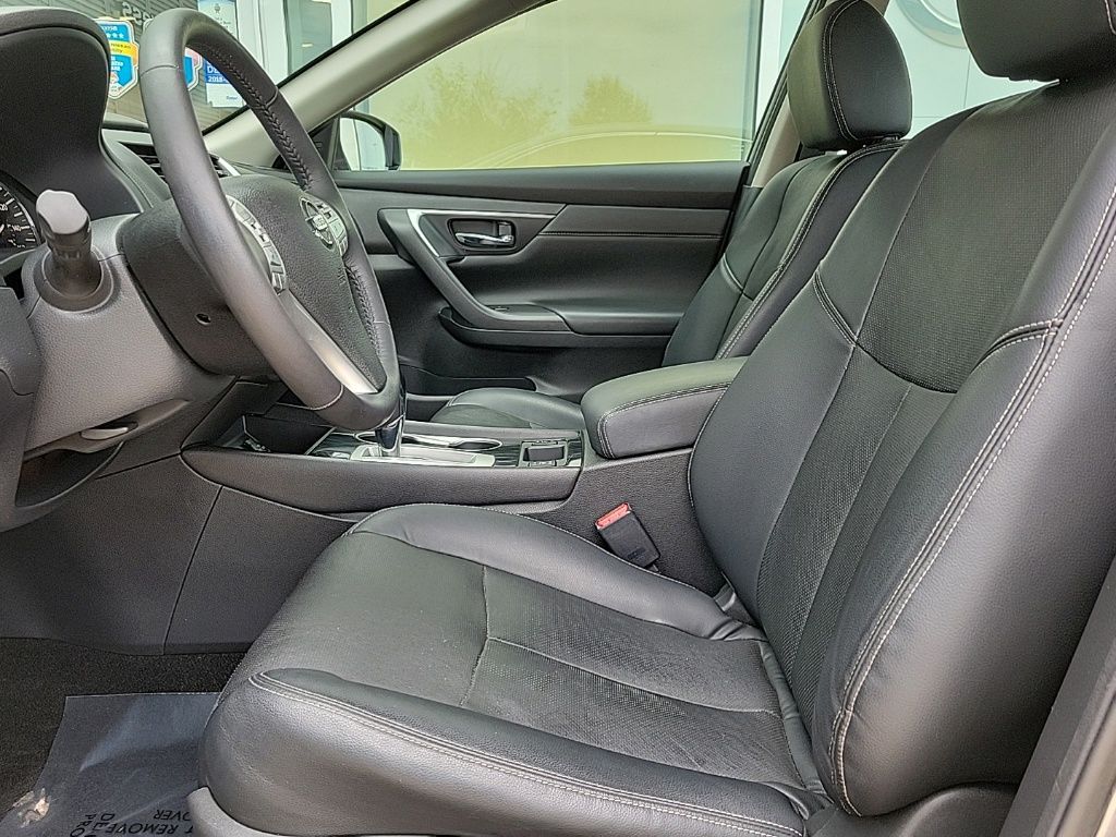 Thumbnail: 2016 Nissan Altima - 9