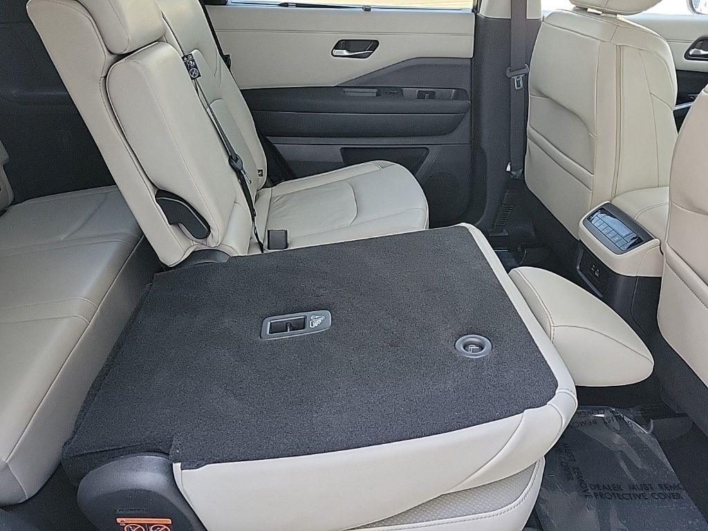 Thumbnail: 2023 Nissan Pathfinder - 19