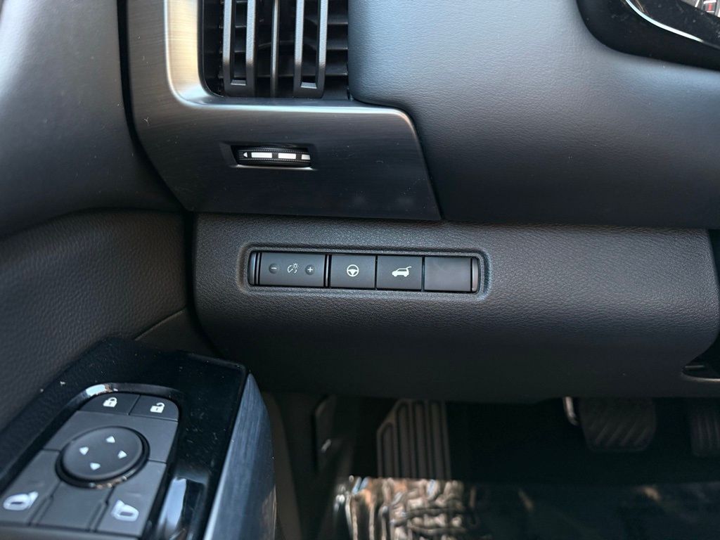 Thumbnail: 2025 Nissan Pathfinder - 16