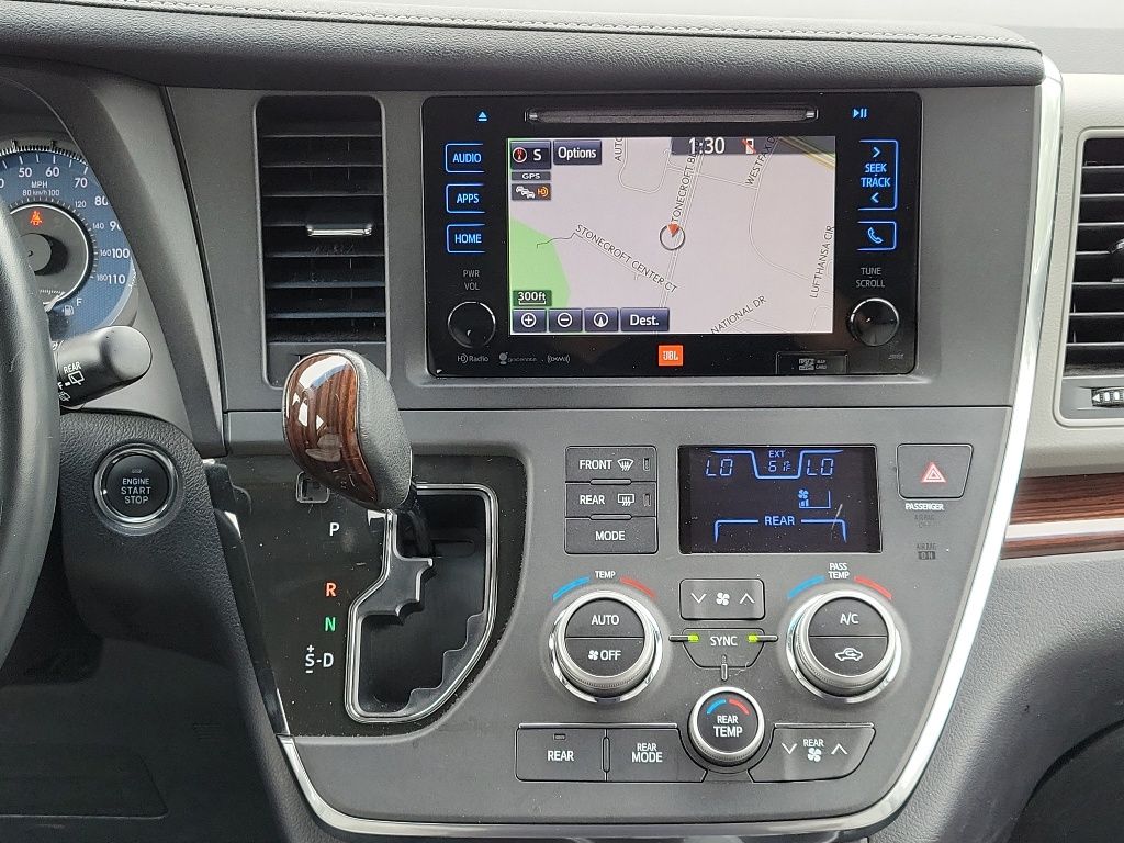 Thumbnail: 2017 Toyota Sienna - 30