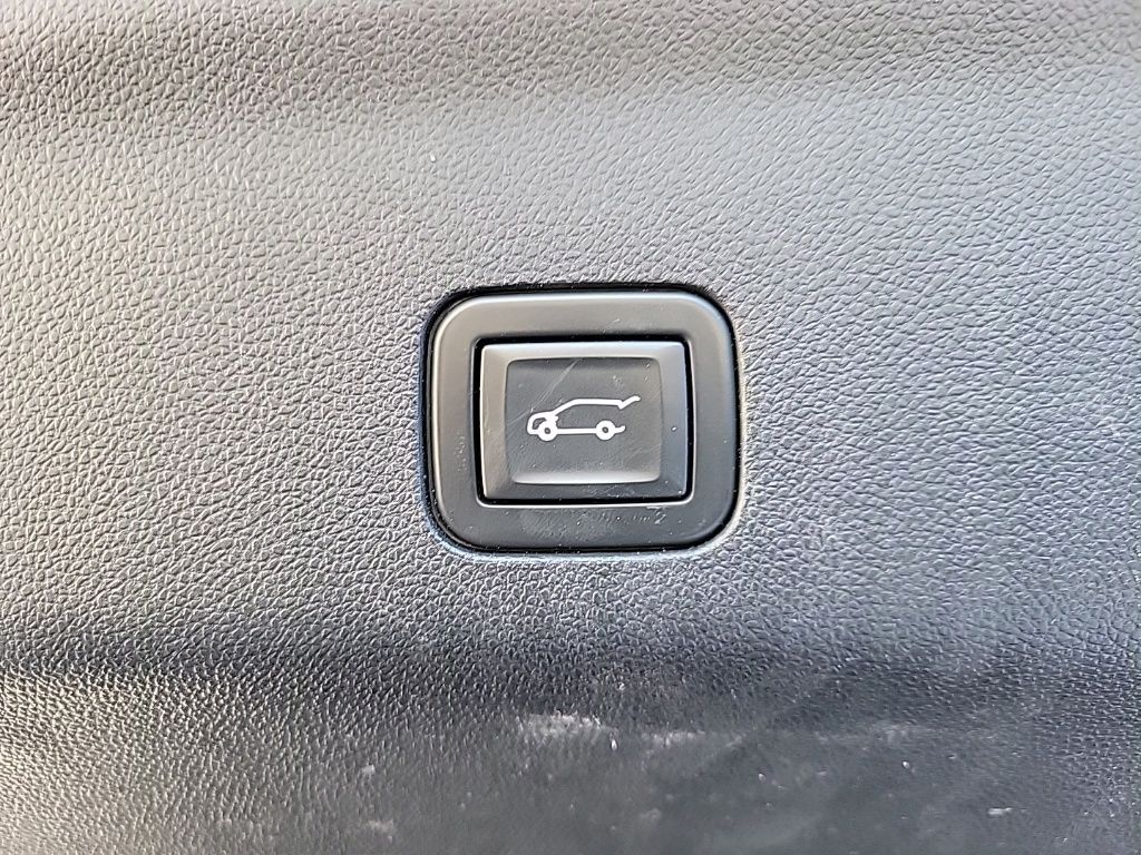 Thumbnail: 2021 Chevrolet Tahoe - 20