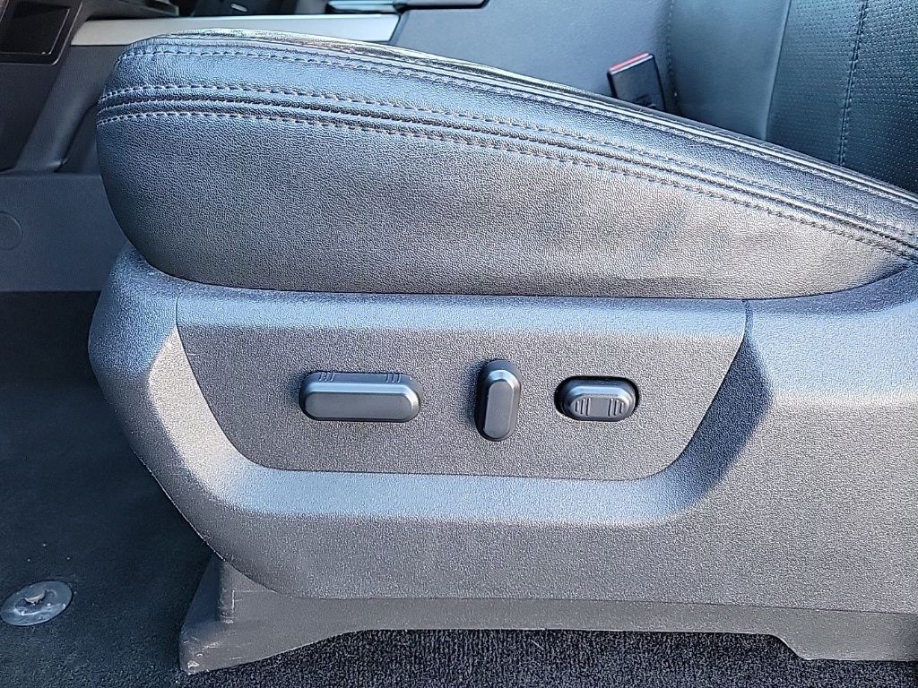 Thumbnail: 2016 Ford F-350 - 16