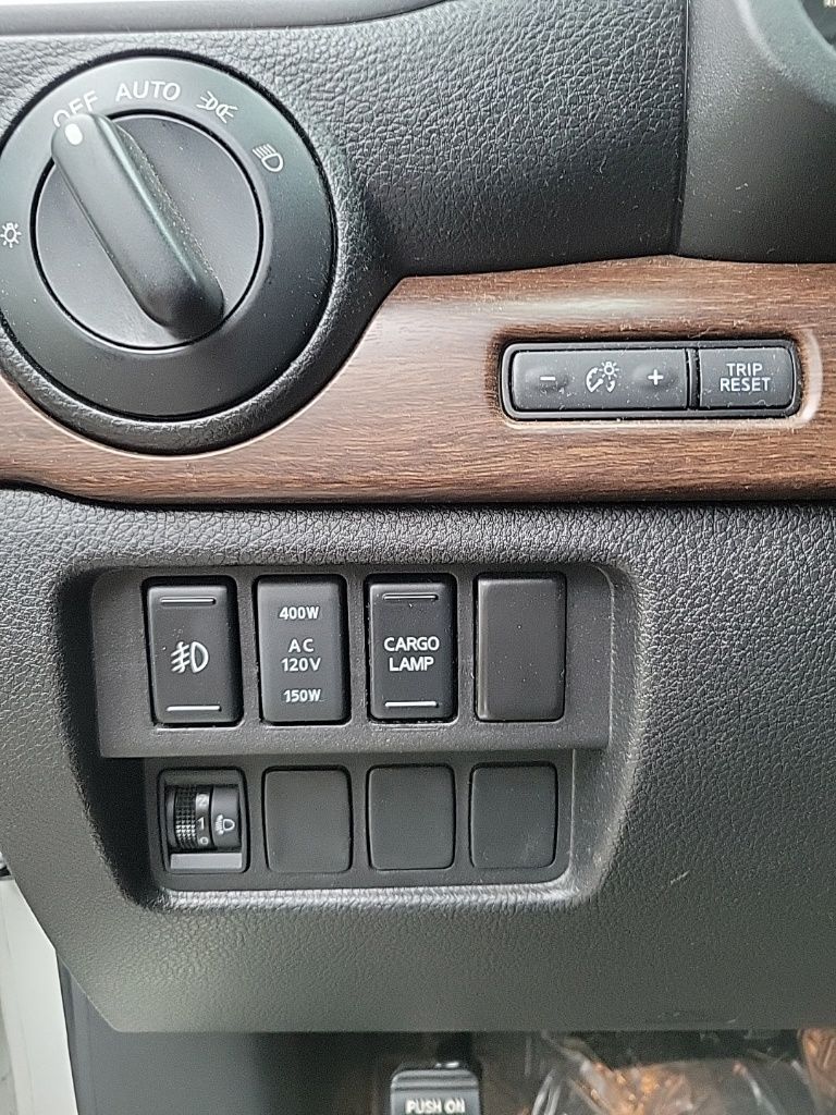 2018 Nissan Titan Platinum Reserve 26