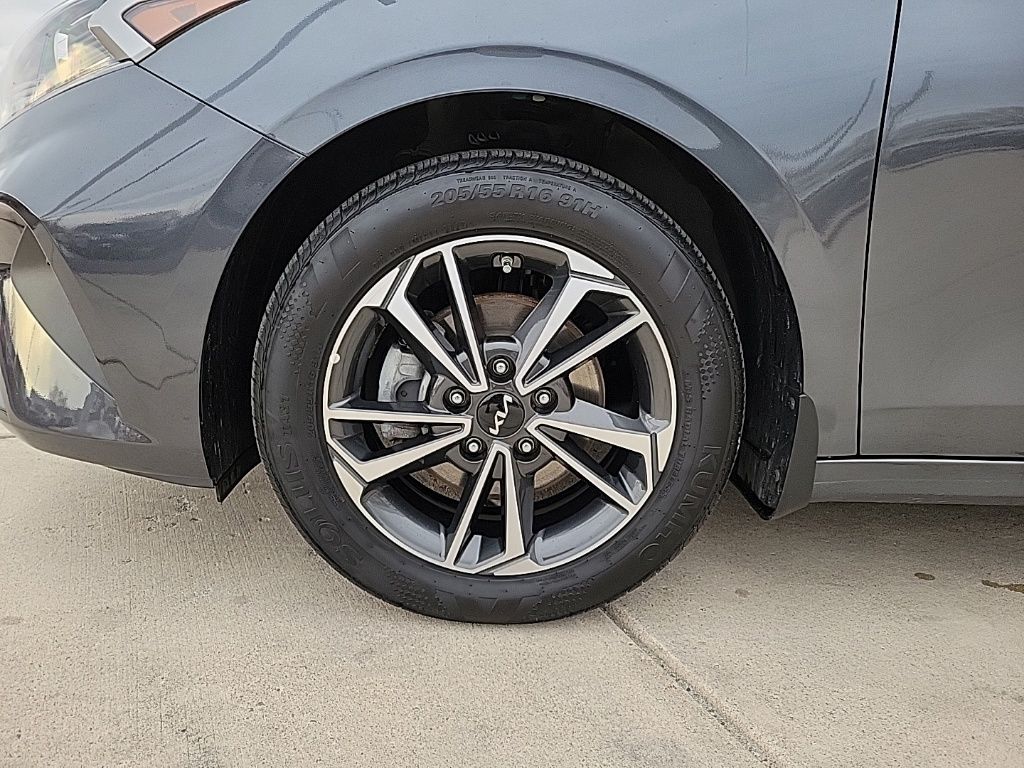 Thumbnail: 2023 Kia Forte - 9