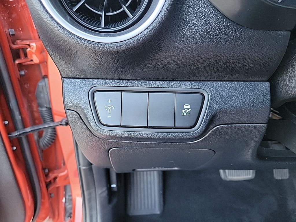 Thumbnail: 2023 Kia Forte - 28