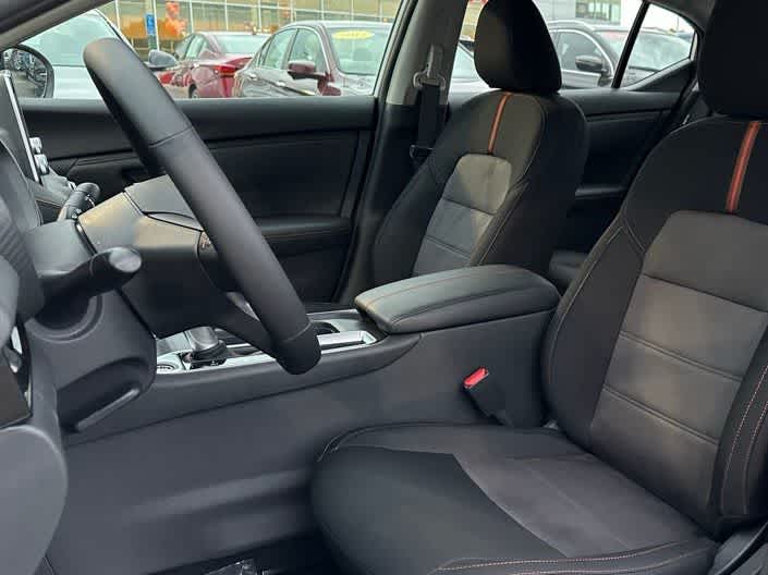 2025 Nissan Sentra SR 12
